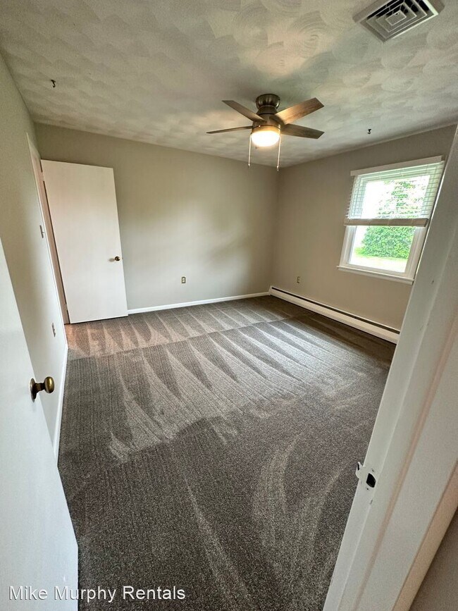 Photo - 3 br, 1.5 bath House - 11 Oakwood Circle