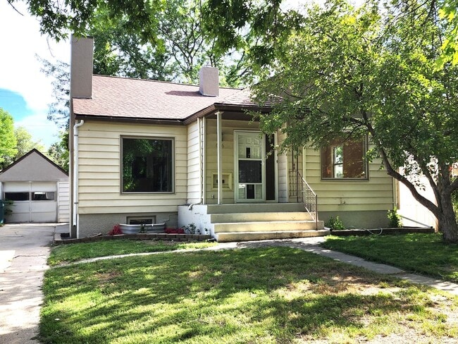 Building Photo - Completely remodeled 5 bed 2 bath home