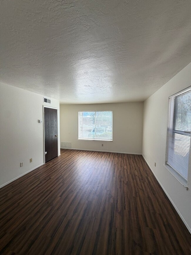 Building Photo - WALK TO NAU! 1 Bedroom Condo at University Meadows - $1525.00!