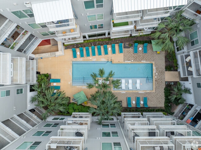 Building Photo - 7East