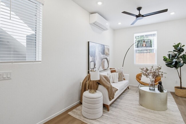 Photo - 3042-3044 J St Unidad 104