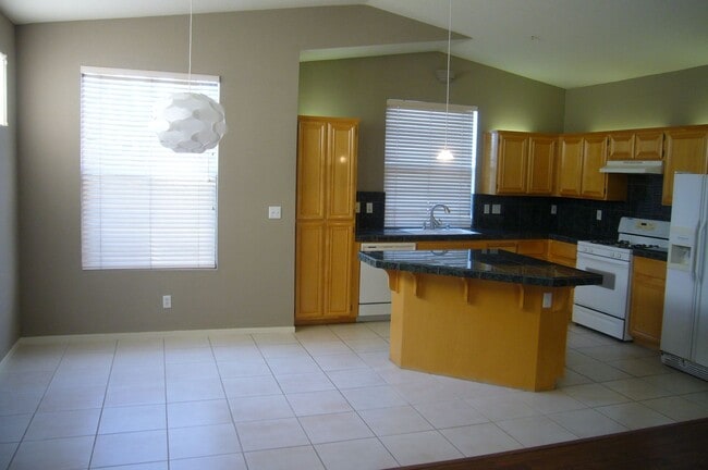 Photo - Spacious Townhome with High Ceilings in a Prime Commuter Location