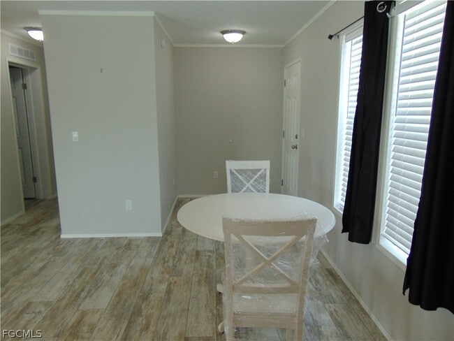 Photo - 1445 N Bridge St