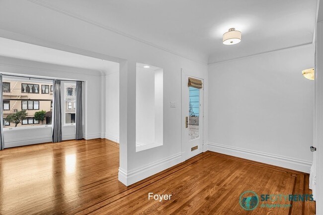 Photo - Sun-filled Presidio Heights Residence w/ Private Deck, Hot Tub & Garage Parking Unidad 220 Arguello Blvd.