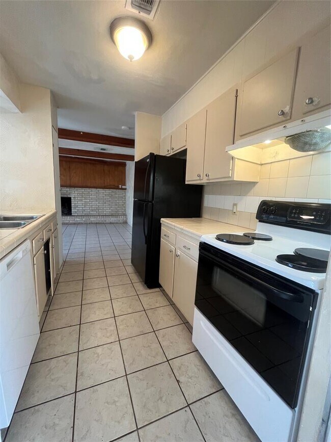 Photo - 1002 Hillyer St