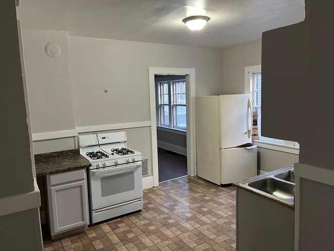 Photo - 325 Conkey Ave Unidad 325 Conkey Down