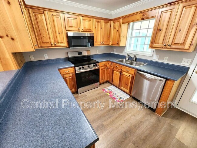 Photo - 303 Rexford Dr