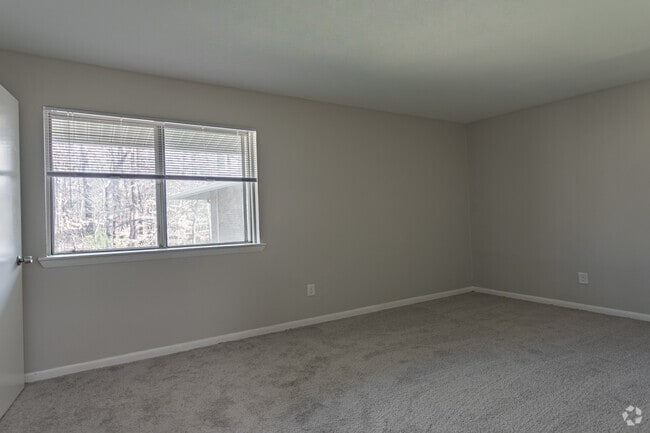 2BR,1BA,-950SF