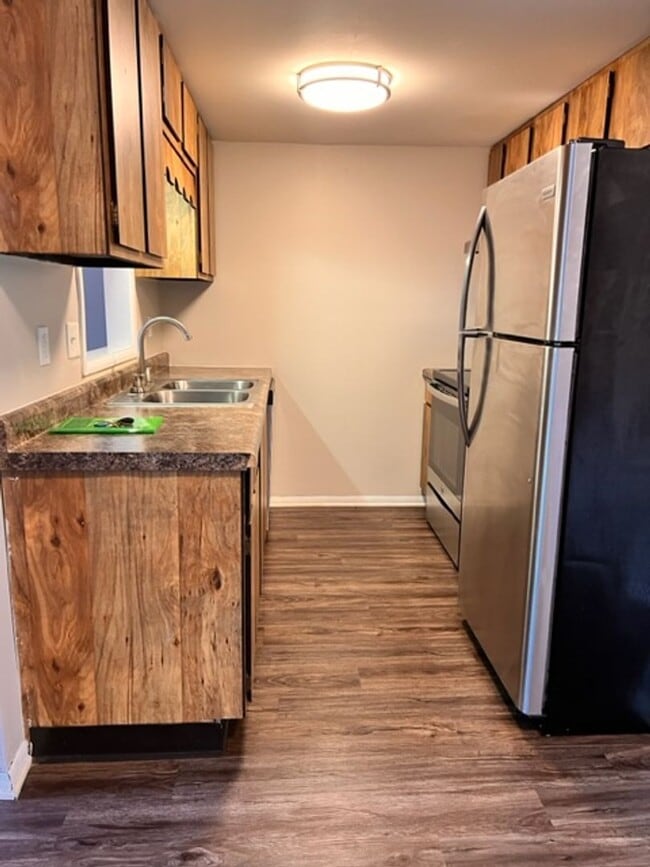 Photo - Spacious 1-Bedroom Apartment for Rent in C... Unit J11