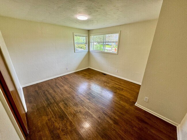 Photo - 455-475 SE Atwood Ave