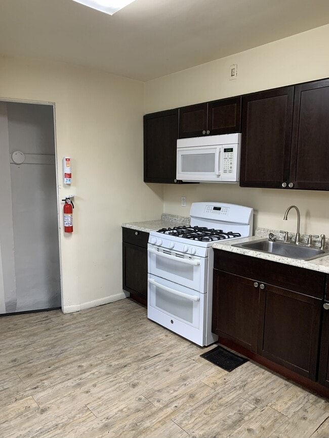 Kitchen - 3218 Joe Hammer Sq House