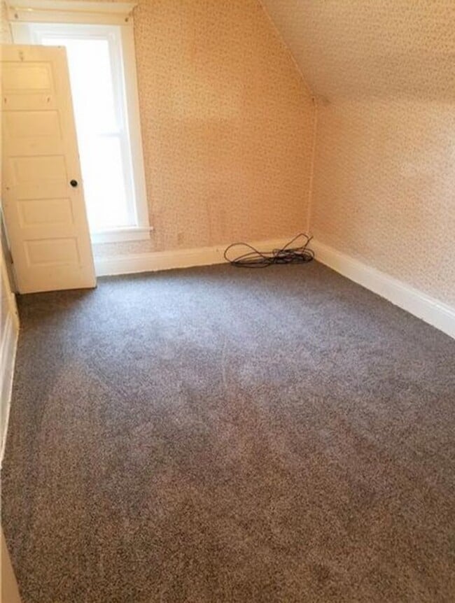 Photo - 432 Riehl St