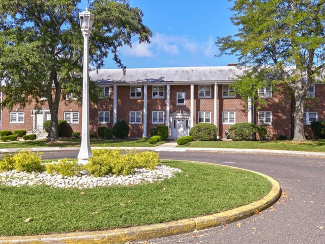 Wallworth Park Apartments - Wallworth Park Apartments