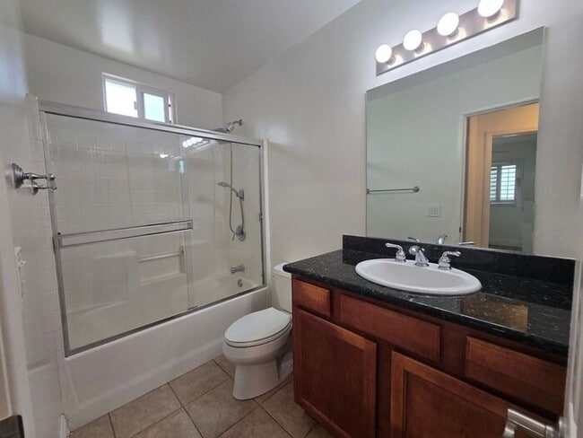 Photo - 1 BD / 1 BTH Home on Hornblend with Parking in Pacific Beach San Diego