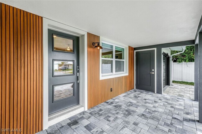 Photo - 975 22nd Ave N