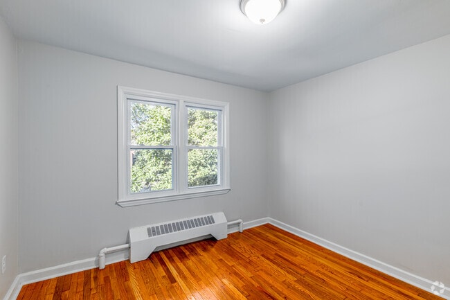 1BR, 1BA - 446SF - Bedroom