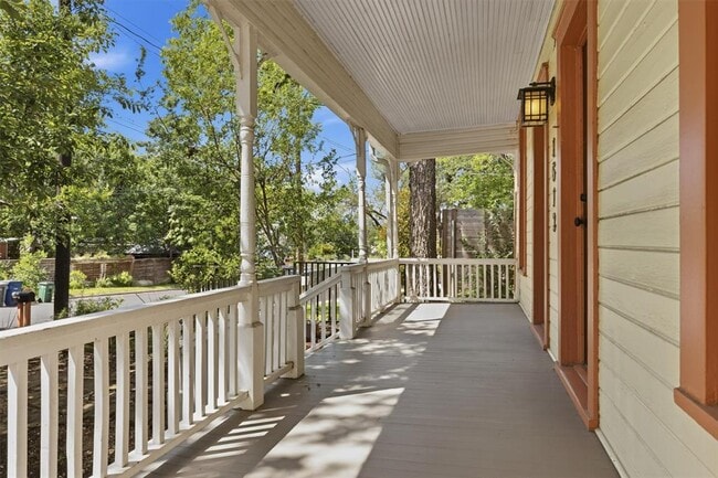 Photo - 1613 Drake Ave