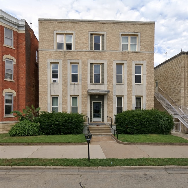 Building Photo - 1338 Main St Unit 6