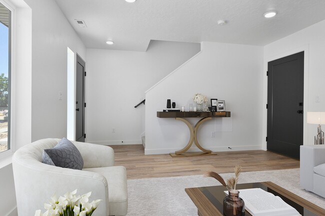 Photo - 567 W 620 N
