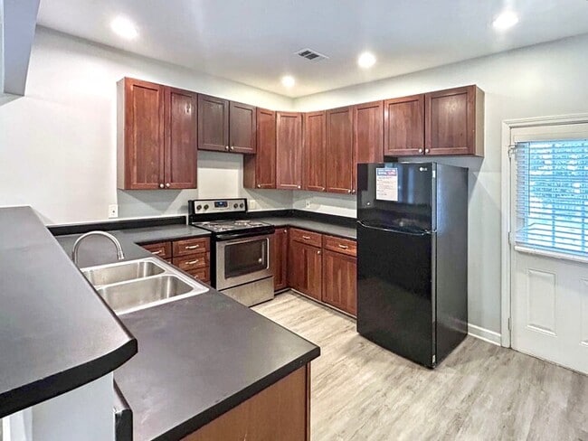 Building Photo - 992 Sims Ave NW Rental