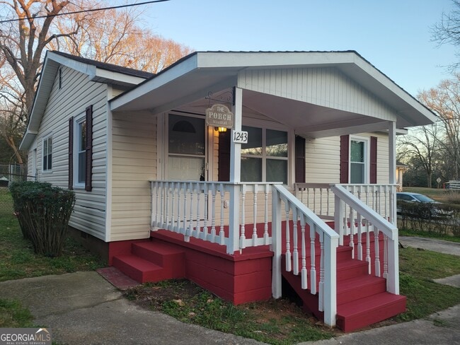 Photo - 1243 Hill St NW