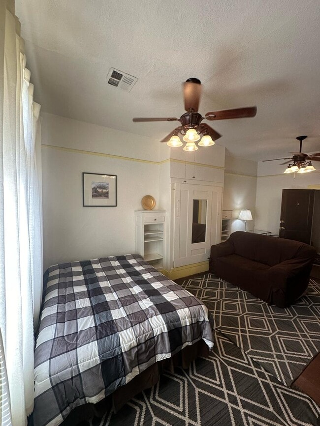 Photo - 517 Sullivan St Unit 3