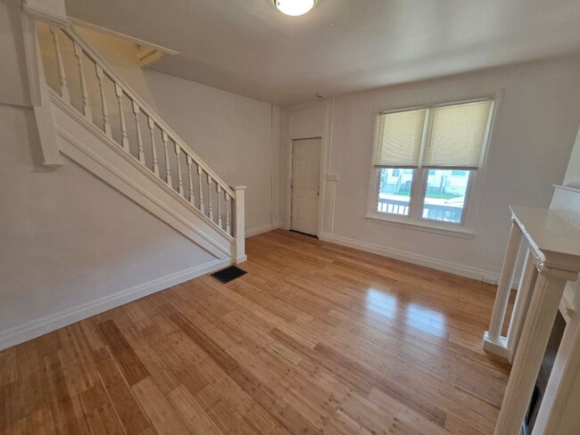 Photo - 929 E 17th St