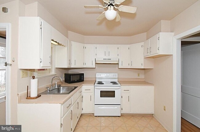 Photo - 254 Morris St