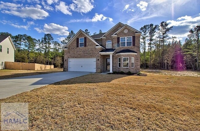 Photo - 220 Fairview Dr NE