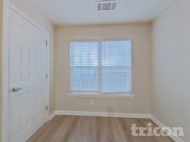 Photo - 110 Mason Ct