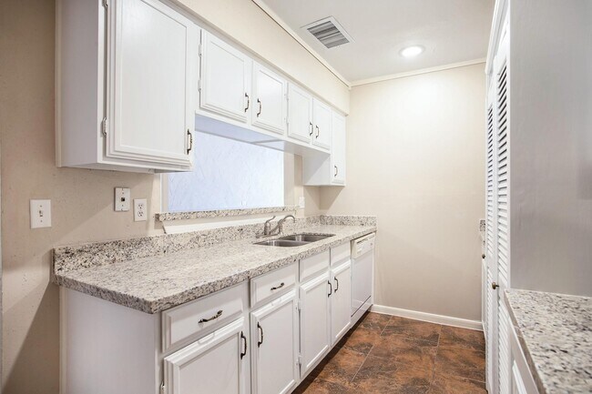 Photo - 18522 Glen Briar Ln