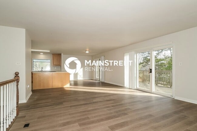 Photo - 4 Bedroom Pet-Friendly Home in BALLWIN, MO with Main Street Renewal