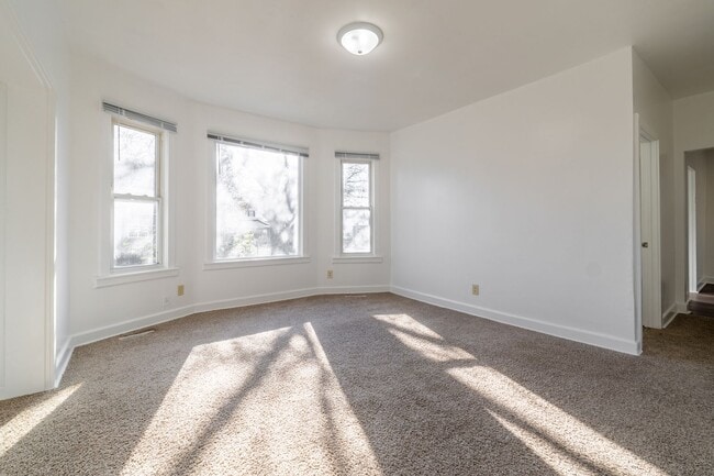 Photo - Spacious 4 Bedroom 2 Full Baths Available Kenosha