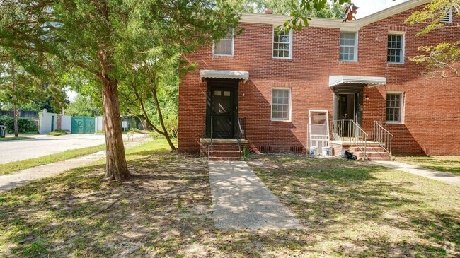 Building Photo - 2 Bedroom 1.5 Bath Townhouse in Wagener Te...