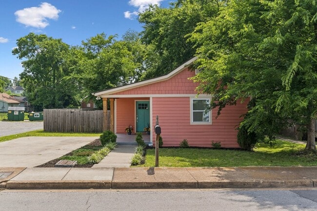 Building Photo - North Nashville Bungalow