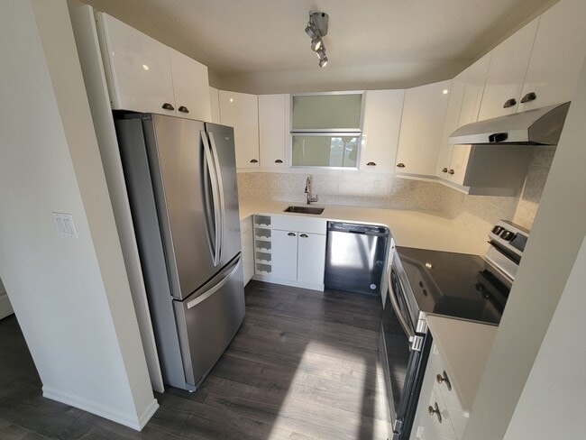 Photo - 9138-9183 83 Ave NW