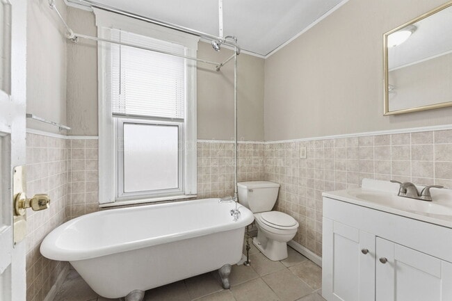 Photo - 332 Goddard Rd