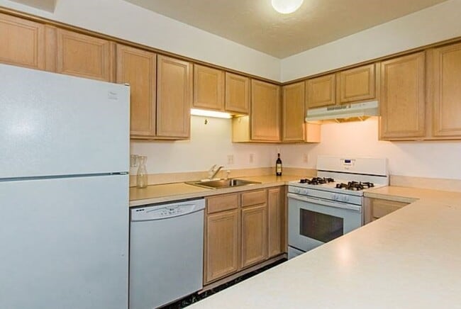 Building Photo - 6 West St Unit 1