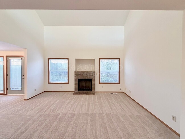 Photo - 719 SW Backcourt Pl