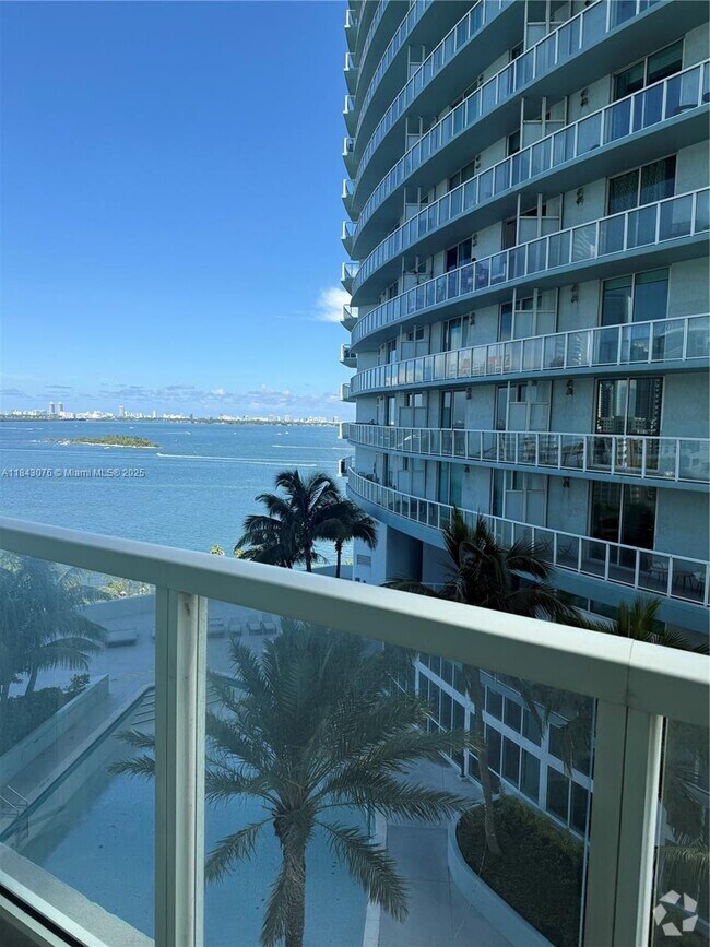 Building Photo - 1900 N Bayshore Dr Unit 1517 Rental