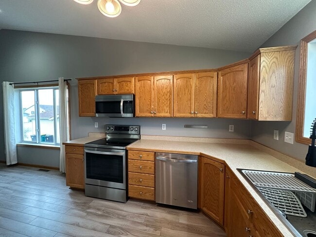 Photo - 3 Bedroom, 2 Bathroom Home in West Fargo -...