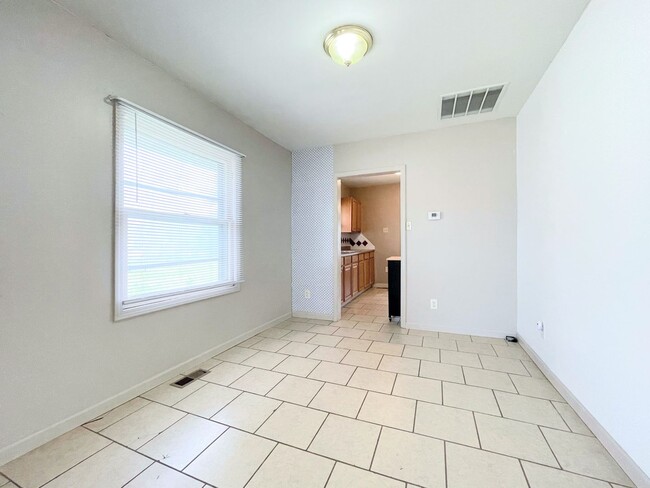 Photo - 815 E 8th Ave