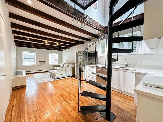 Building Photo - 34 E 20th St Unit Apt 5