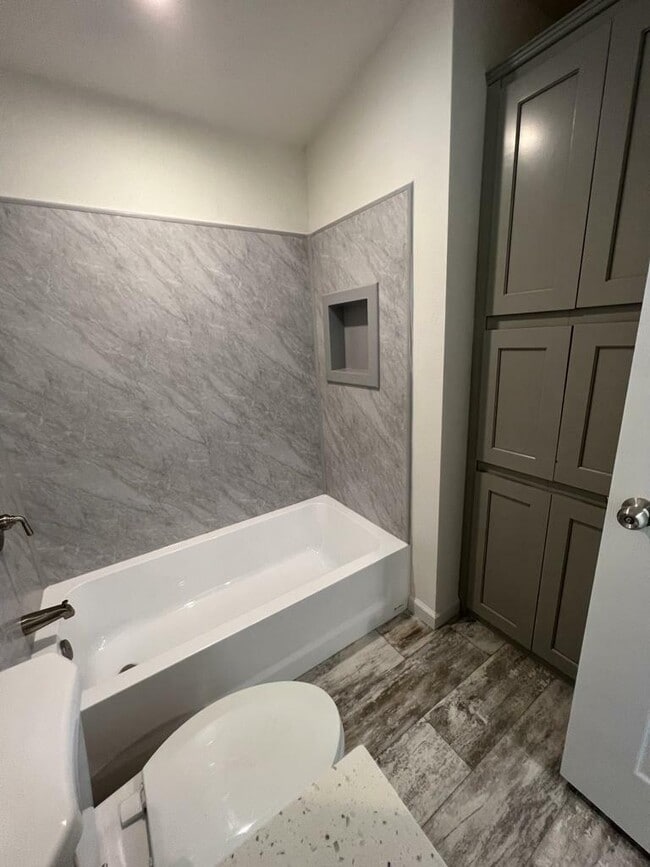 1931 E F St Rental House Rental in Oakdale, CA