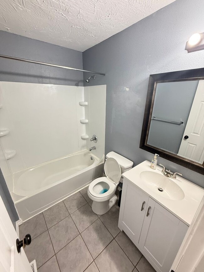 Photo - 4 Bed 2 Bath Springfield, MO
