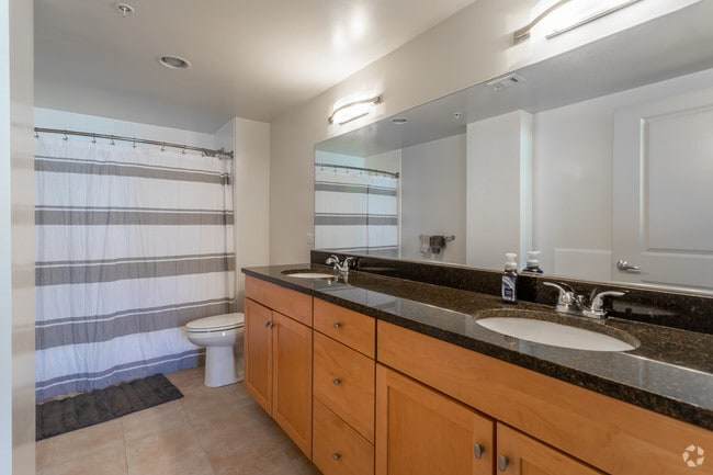 2 BR, 2 BA - 910 SF