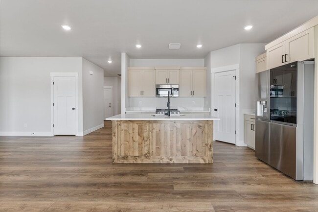 Photo - DARLING 3 BED 2 BATH HOME WITH XL 2-ASTALL...