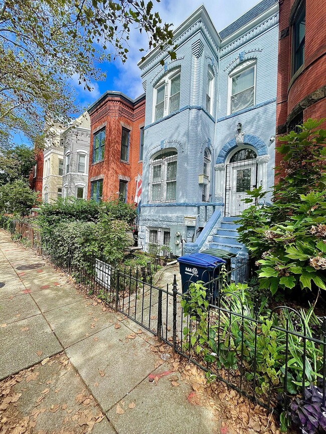 Building Photo - 609 Q St NW