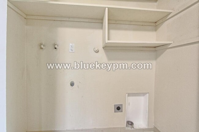 Photo - 2 Bed, 1 Bath Duplex in Lincoln Neighborhood