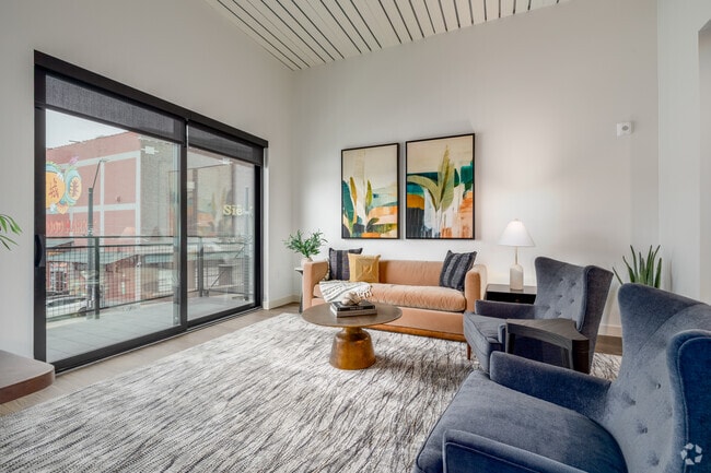 1BR, 1BA - 711SF - Living Room